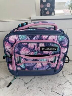 Columbia Insulated zippered multi pocket attractive lunch bag! great 4 all ages